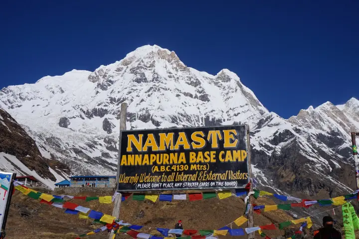 annapurna base camp weather in spring time with a clear sky and mountain view