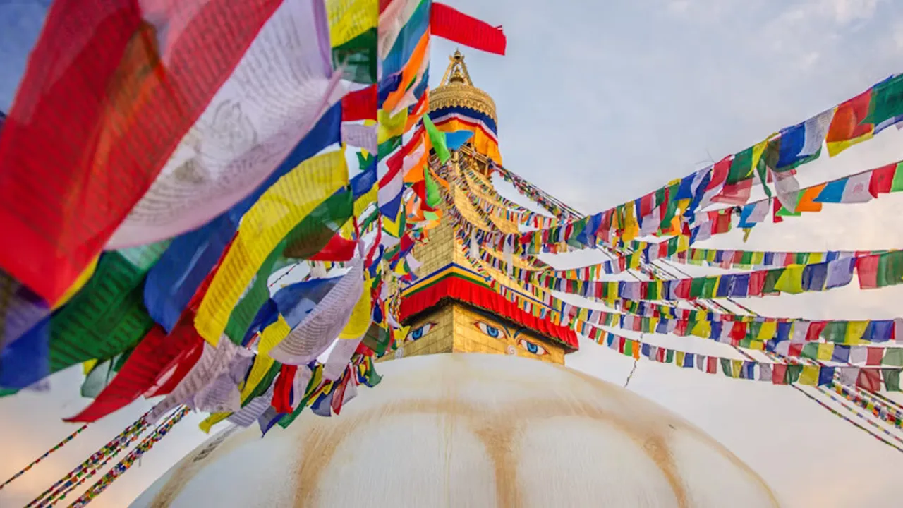 boudhanath stypa colorful flags