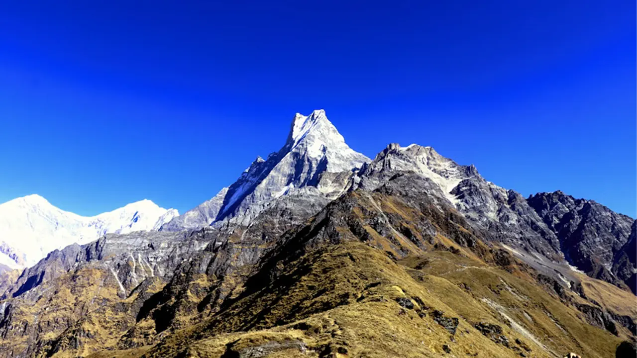 mardi himal from distance