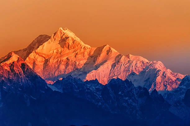 Beautiful view of mount kanchenjunga in sunset - Where is Mt Kanchenjunga 