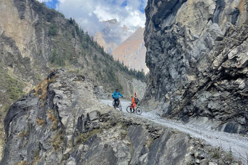Annapurna Circuit and Mustang Mountain Bike Tour