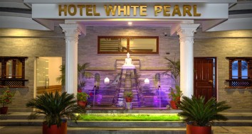 Hotal white parl